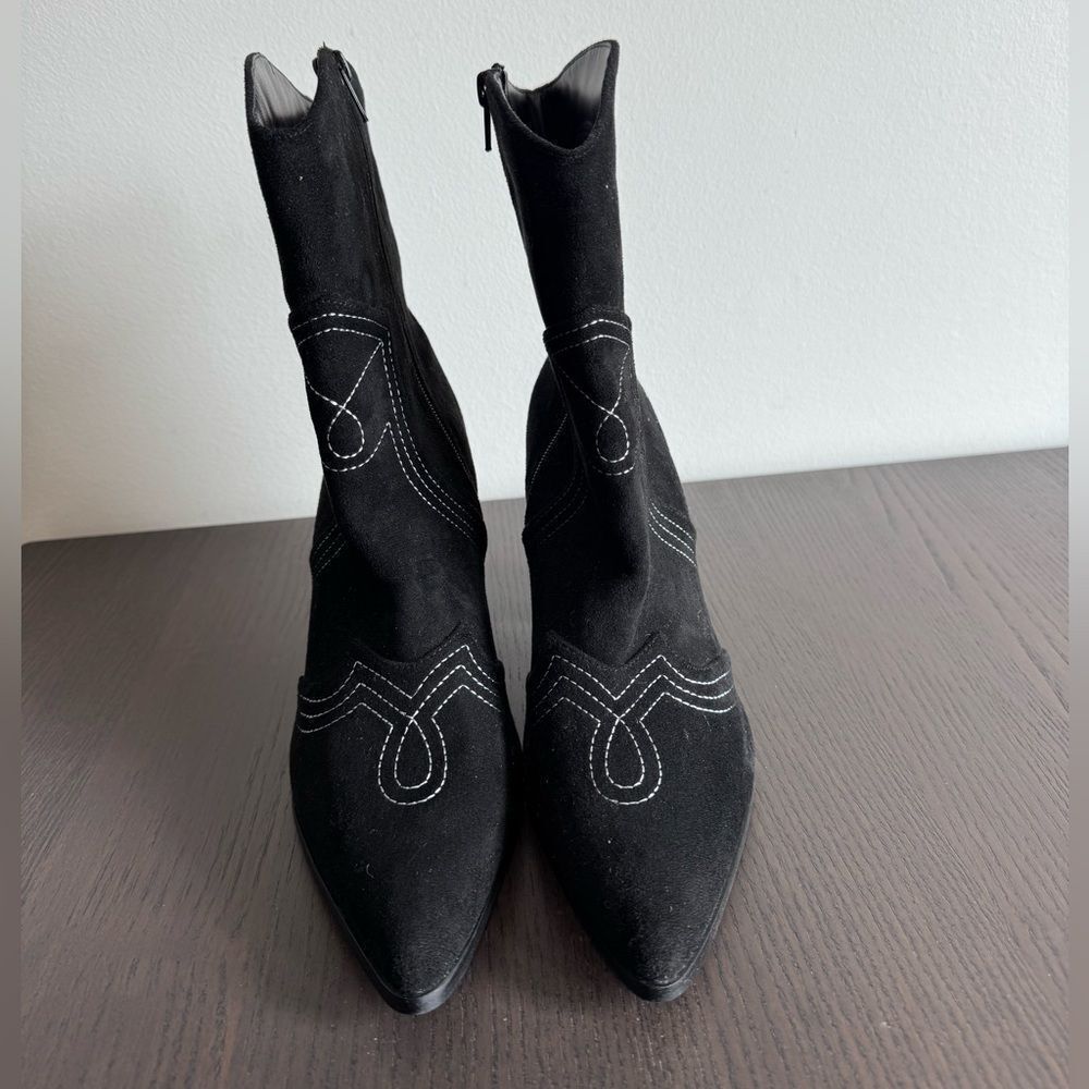 Gladley Black 11 Suede Pointed-Toe Mid-Calf Western Boots
Lulus women’s shoes - Picture 3 of 6